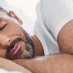 בריחת שתן אצל גברים בשינה